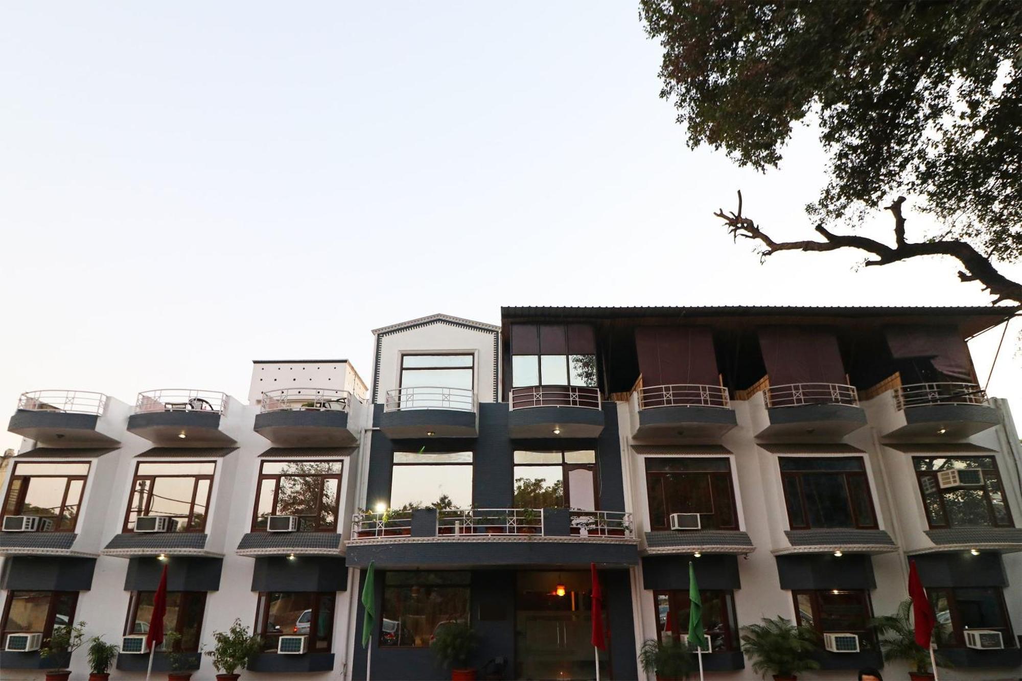 Townhouse Satguru Enclave Road Gurgaon 호텔 Jāmb 외부 사진